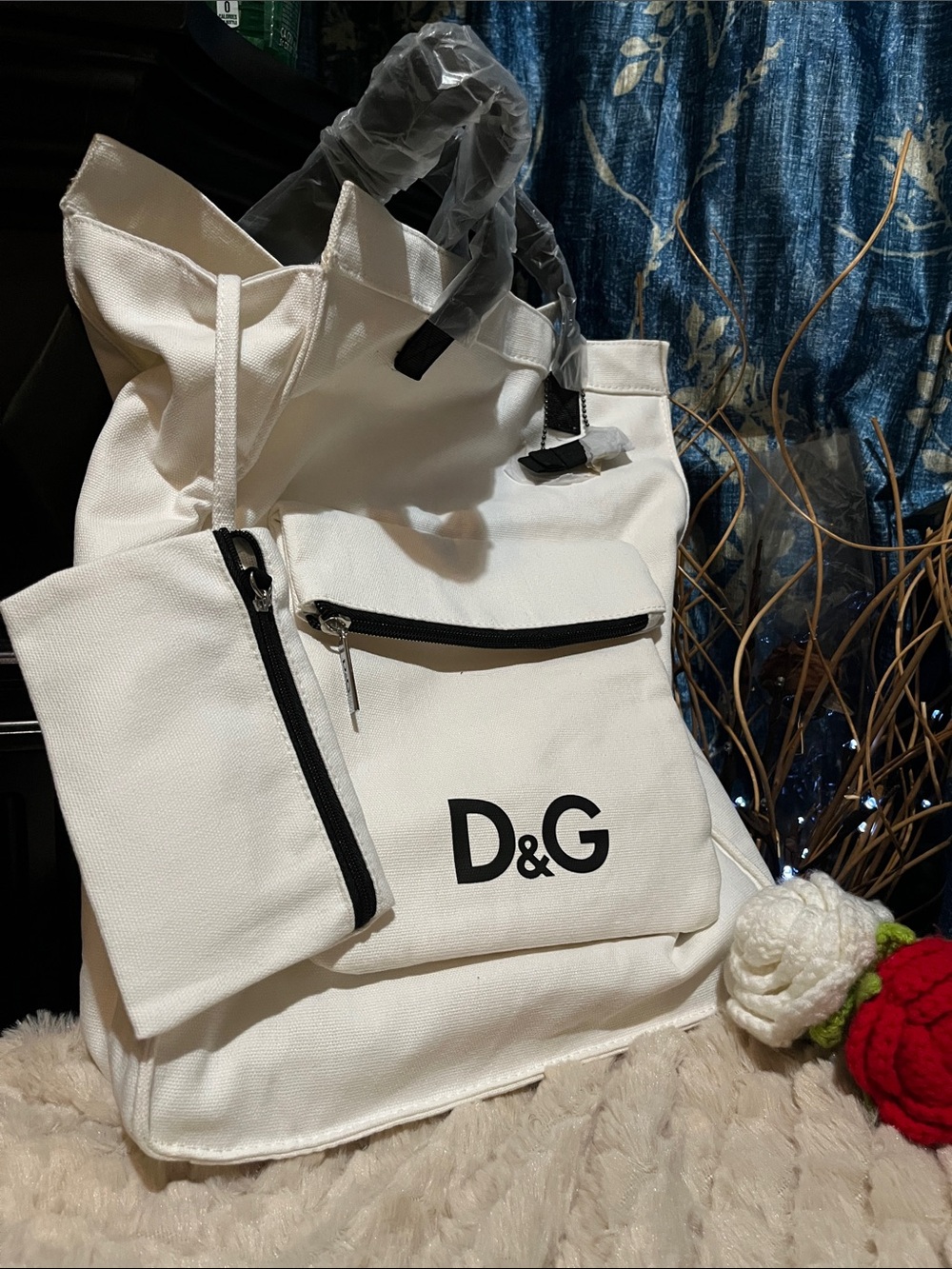 nwt D&G Canvas Tote - Picture 5 of 5